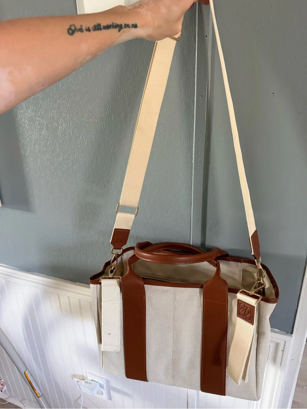 Kaia neutral canvas